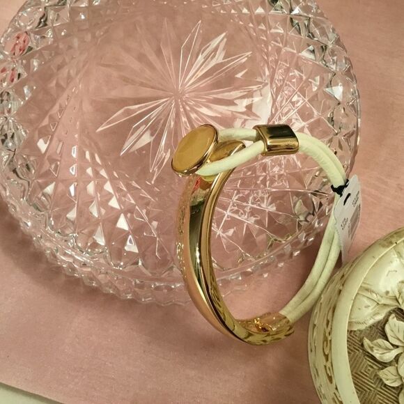 NWT The Limited Brand Goldtone Button Bracelet - Picture 2 of 6